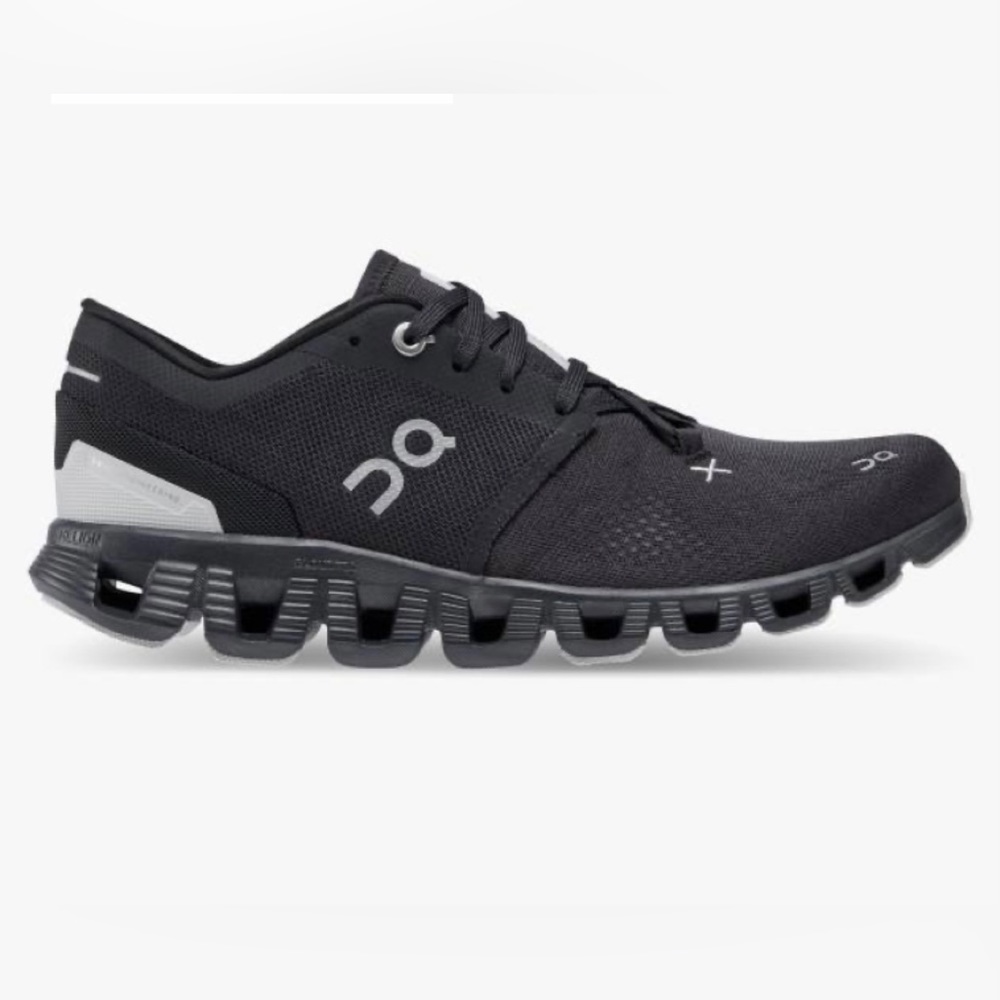 On Running Cloud x 3 women’s general training shoe in black. Size 10.5. Like new